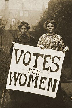Annie Kenney and Christabel Pankhurst campaigning for women's suffrage in 1908