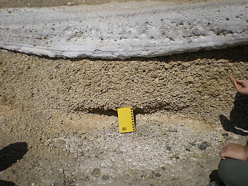 Ashfall deposit of phreatomagmatic origin, overlying lapilli fall deposit of magmatic origin