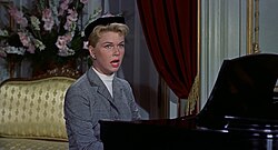 Doris Day performing the song in the 1956 film The Man Who Knew Too Much
