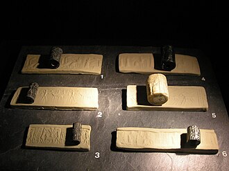 Size comparison of seals, with their impression strips(modern/current impressions)