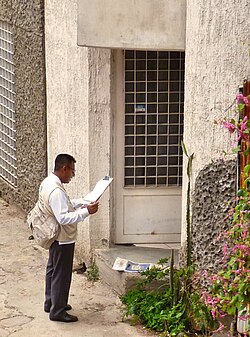An INEGI employee going door-to-door gathering Census information in Oaxaca de Juárez.