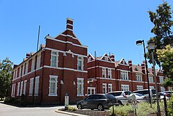 Perth Modern School, Perth's first public high school
