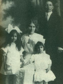 Chauncey Yellow Robe and family, 1915. Left to right: Rosebud, Lillie, Chauncina and Chauncey