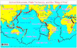World map of active volcanoes and plate boundaries