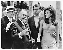 Vittorio De Sica, Robinson, Robert Wagner, and Raquel Welch in The Biggest Bundle of Them All (1968).
