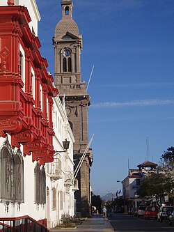 Side view of the Courts of Justice, Archdiocese and Cathedral.