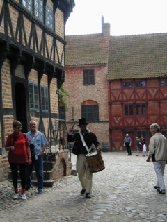 Museum staff members dress up in historical authentic clothing. Sometimes roleplays are acted out.