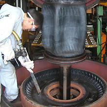 Dry ice blasting used for cleaning a rubber mold