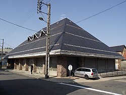 The covered vegetable market