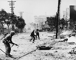 US Marines engaged in street fighting during the liberation of Seoul, September 1950