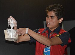Demonstration of a non-Newtonian fluid at Universum in Mexico City