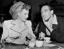 O'Hara having lunch with Anthony Quinn behind the scenes of the film Sinbad the Sailor (1947)