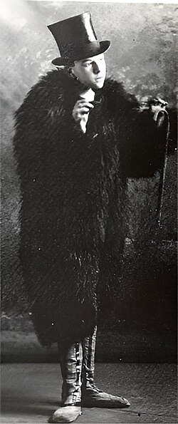 Coward as Slightly in Peter Pan in 1913