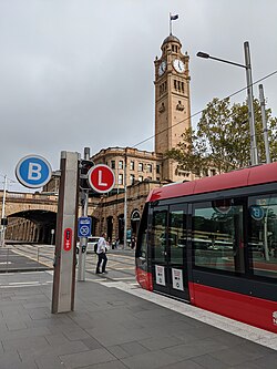 Bus (B) and light rail (L) roundels