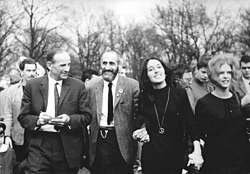 Ira Sandperl and Baez (center) at the Frankfurt Easter March 1966