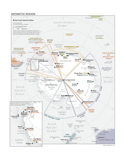 Map of research stations and territorial claims in Antarctica (2015)