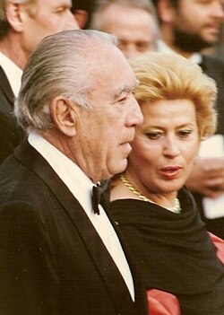 Quinn with his second wife, Jolanda Addolori in 1990