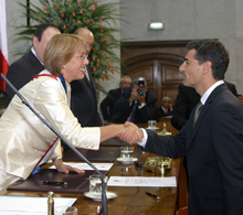 Velasco during the ceremony of assumption as Finance Minister of Chile in March 2006