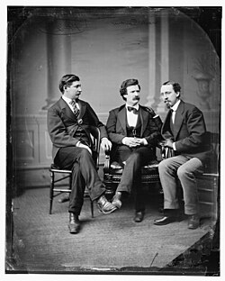 (From l. to r.) American Civil War correspondent and author George Alfred Townsend, Mark Twain and David Gray, editor of the rival Buffalo Courier[50]