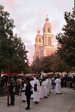 People of Rancagua in the Stations of the Cross ceremony.