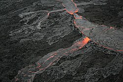 Pāhoehoe lava flow on Hawaii. The picture shows overflows of a main lava channel.