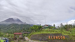 The peak of Merapi seen from Klangon