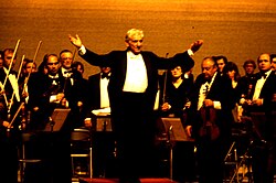 Bernstein visited Japan with the Israel Philharmonic Orchestra in 1985 and conducted Mahler's Symphony No. 9