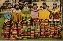 A group of Seminole women in approximately the 1930s