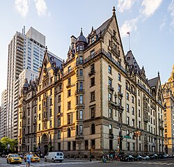 The Dakota belongs to the Central Park West Historic District (a federally designated district) as well as the Upper West Side/Central Park West Historic District (a locally designated district).