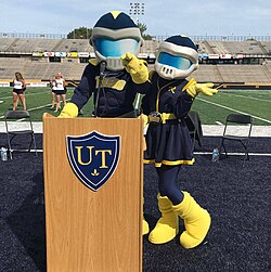 Rocky and Rocksy, the university's mascots, at the 2017 convocation
