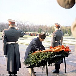 Abdul Fattah Ismail lays a wreath during his visit to the Soviet Union