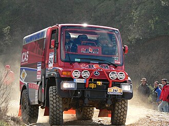 A Unimog U500 built to Group T4 (pre-2020) specifications in the 2006 Dakar Rally.