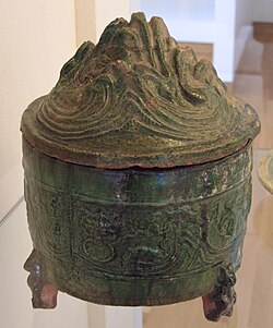 A Han dynasty incense burner, showing artificial mountains as a lid decoration, which may have influenced the invention.[33]