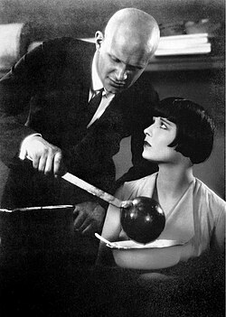 Louise Brooks and Andrews Engelmann in Diary of a Lost Girl (1929).