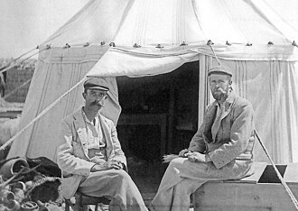 Grenfell (left) and Hunt (right) in about 1896