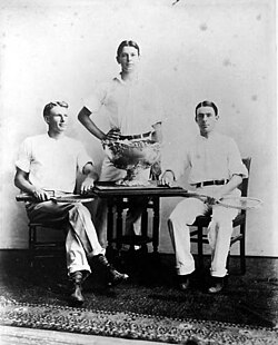 American player Dwight Davis (center) in 1900 with the trophy he committed to build.