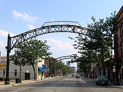 Street arches returned to the Short North in late 2002.