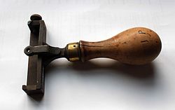 Bookbinder's type holder