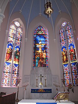 The chancel of St. Matthew's Evangelical Lutheran Church in Charleston. The continually lit sanctuary lamp indicates the real presence of Christ in the Eucharist.[143]