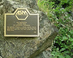 A plaque commemorating a mine in Ytterby where ore was obtained from which four new elements were isolated.