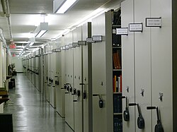 Mobile aisle shelving
