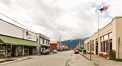 Broadway Avenue, in the summer during the tourist season (2017).