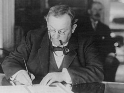 Tom Loftin Johnson in 1907 at his desk