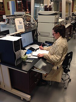 Indianapolis Museum of Art conservation scientist performing liquid chromatography–mass spectrometry