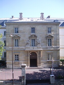 The ENS produces among the most Nobel Prize laureates per capita in the world.[297]