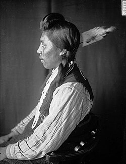 Profile of a Yakama man by DeLancey W. Gill, 1906.