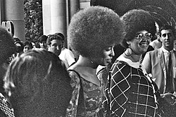 Davis (center, without glasses) enters Royce Hall with Kendra Alexander at UCLA for her first lecture, October 1969