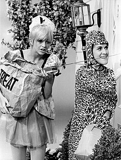 Goldie Hawn and Ruth Buzzi in a 1968 Halloween skit