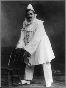 Caruso in his signature role as Canio in Pagliacci, 1908