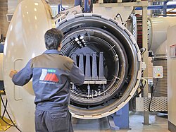 Heat treating superalloy turbine blades
